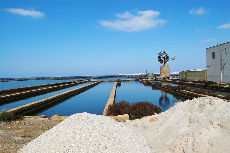 Saline di Trapani: il sale marino tra mulini e tramonti rosa