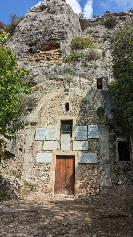 Cava Ispica: la necropoli rupestre nelle gole degli Iblei