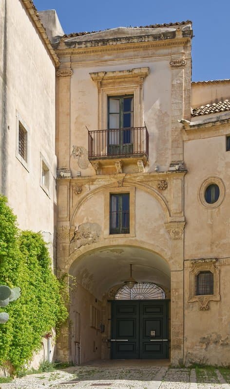 Palazzo Nicolaci di Villadorata: i balconi più fotografati della Sicilia