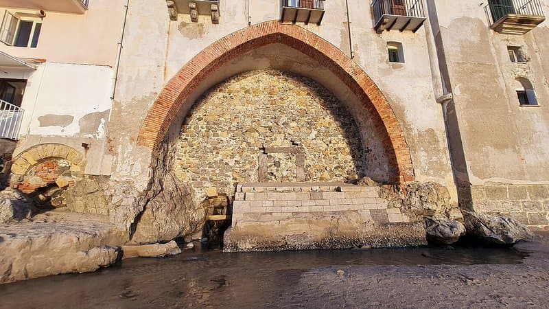 Lavatoio medievale: la storica fonte di Cefalù