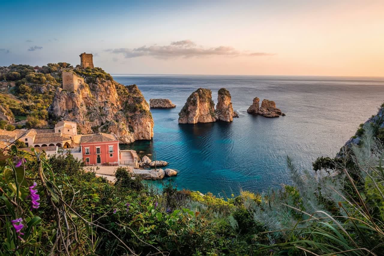 Panorama della Sicilia con vista sul mare e sulla costa