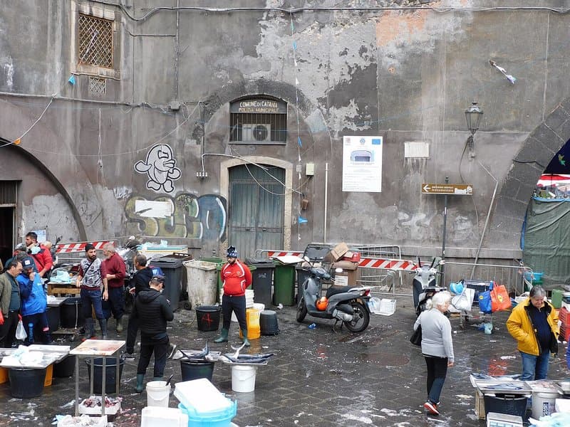 Pescheria di Catania: il mercato del pesce più colorato di Sicilia