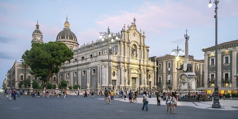 Piazza del Duomo di Catania: barocco UNESCO e Fontana dell'Elefante